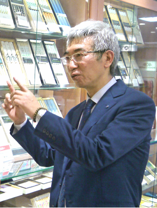 D.U 店舗開発G 係長