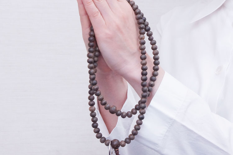 数珠の歴史 18 涙を数珠玉に喩え贈る 沈の数珠に黄金の装束 彰子の出家 念珠 数珠なら文久元年創業の山田念珠堂へ